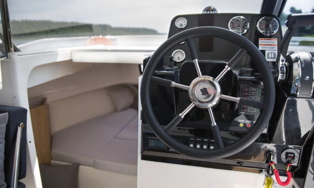 Steuerstand des Hausboots Suncamper 35