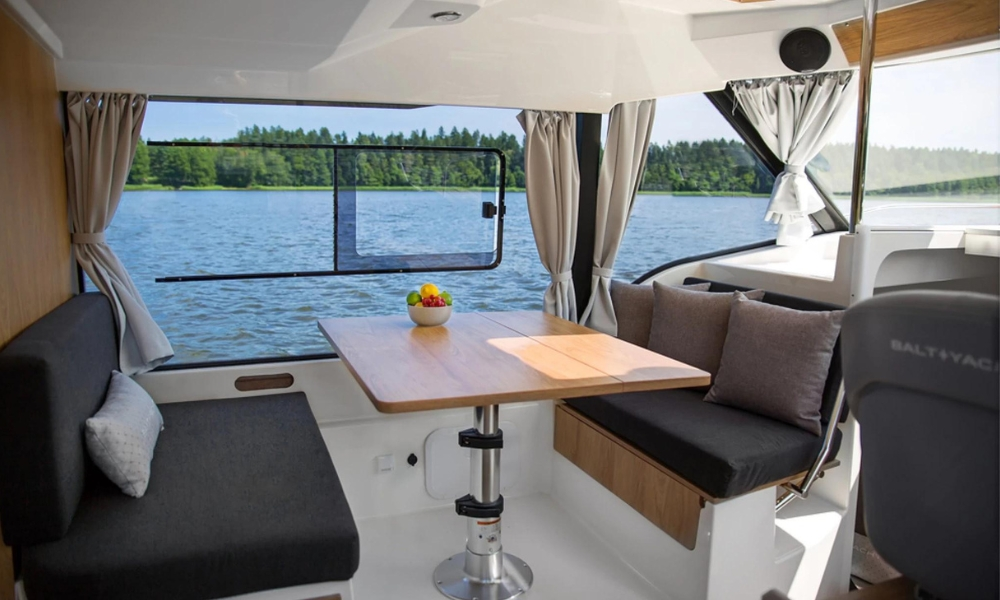 Wohnraum des Hausboots Suncamper 35